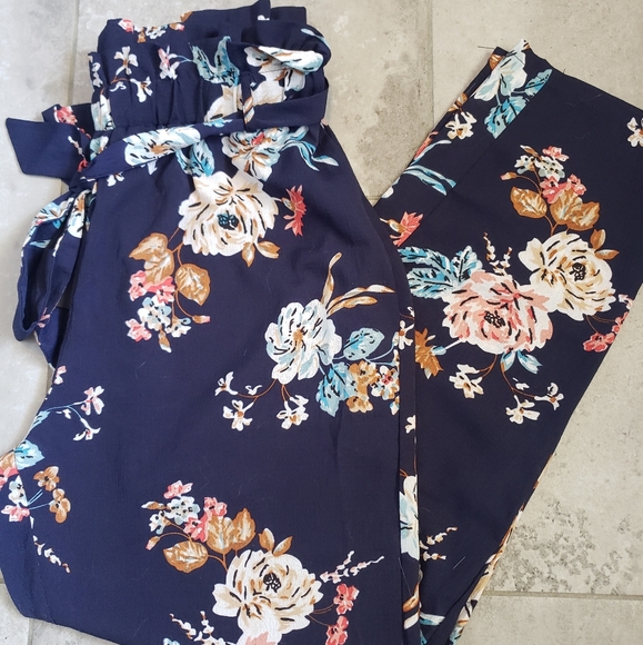 SHEIN Pants - Shein Floral Pants